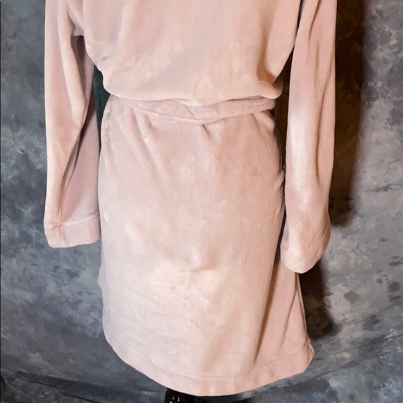 ❌SOLD❌ - Calvin Klein Long Sleeve Plush Robe - Picture 7 of 16